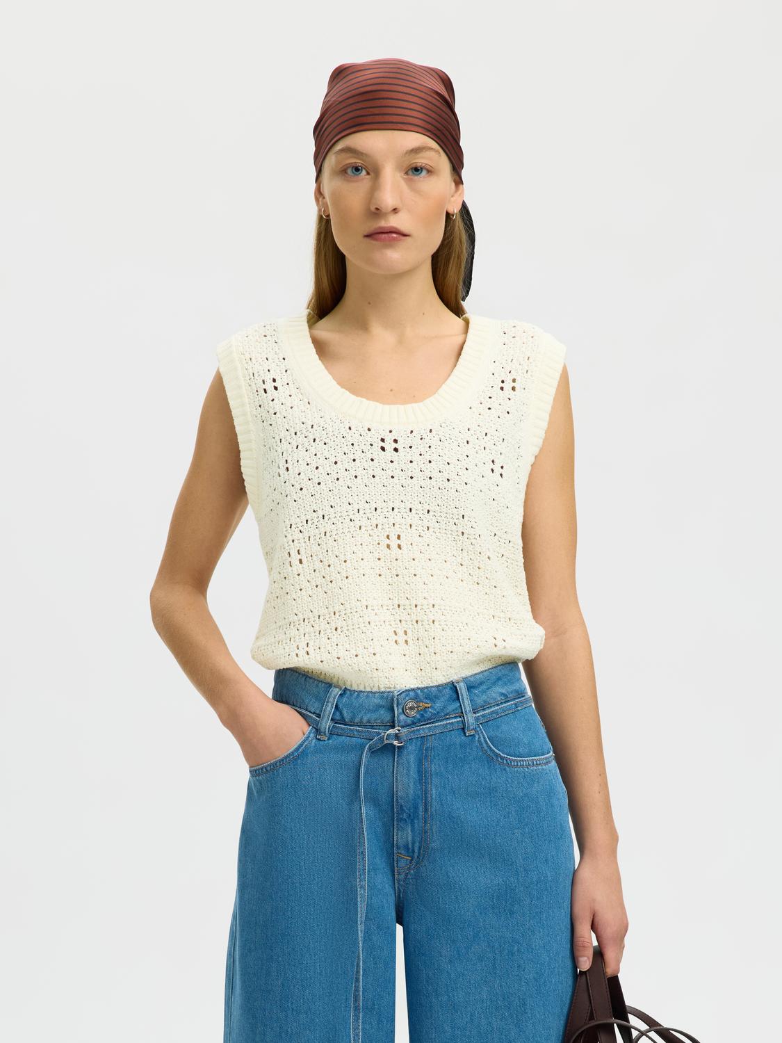 model_shot-front